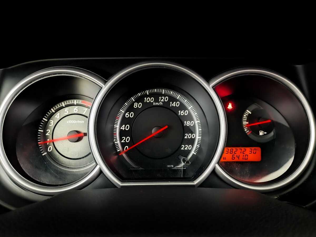 Nissan Tiida, 2013 Фото №11