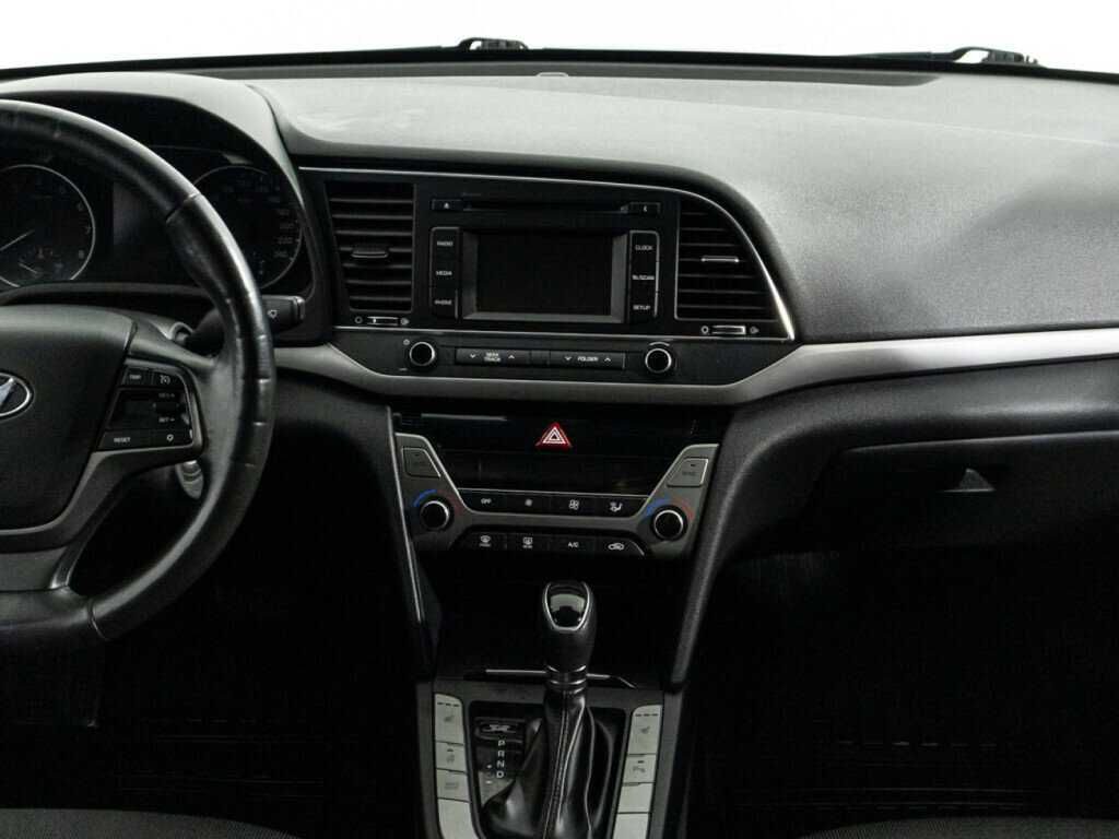 Hyundai Elantra, 2018 Фото №14